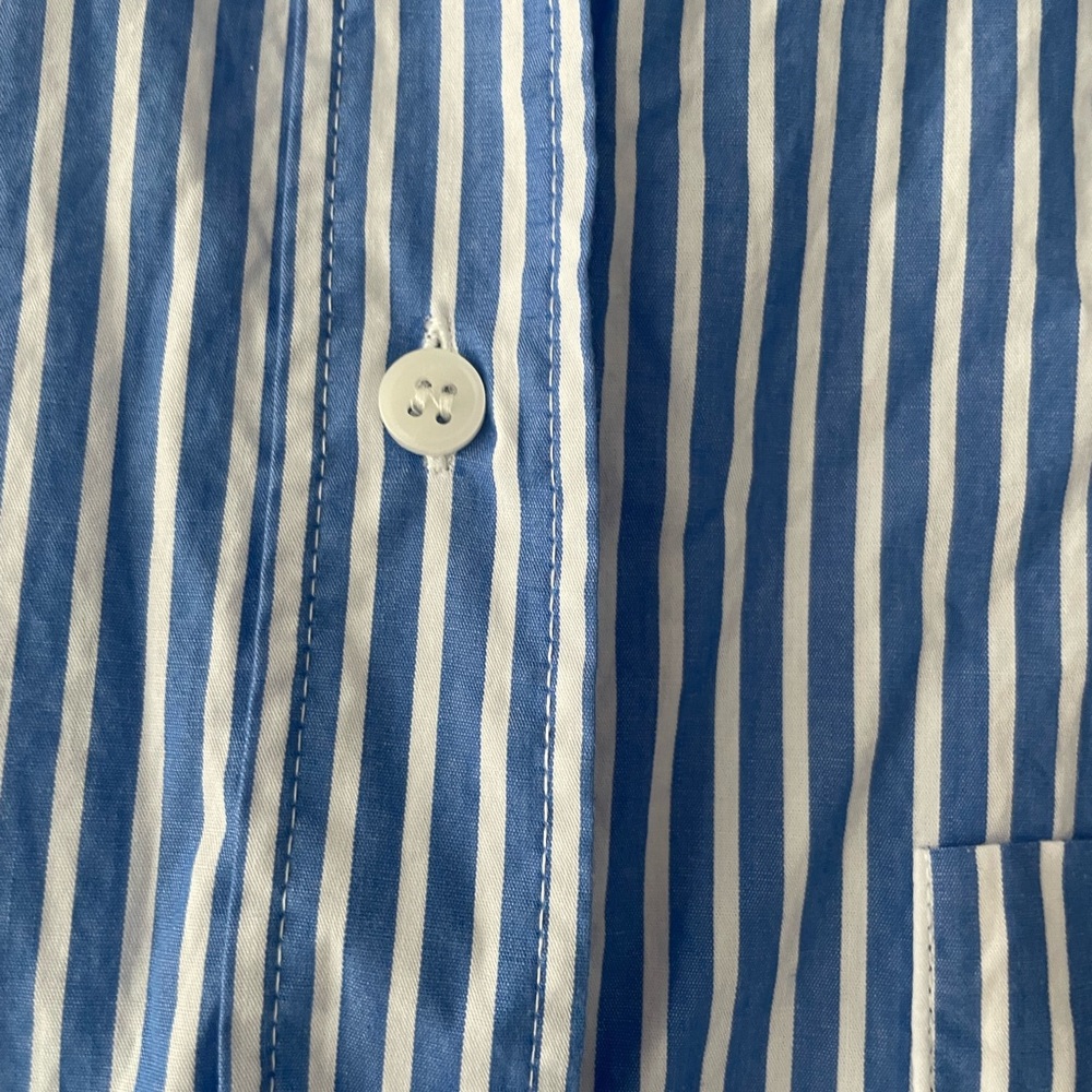 🫡 H&M Blue and White Striped Button Up Shirt 💙 - Picture 4 of 6